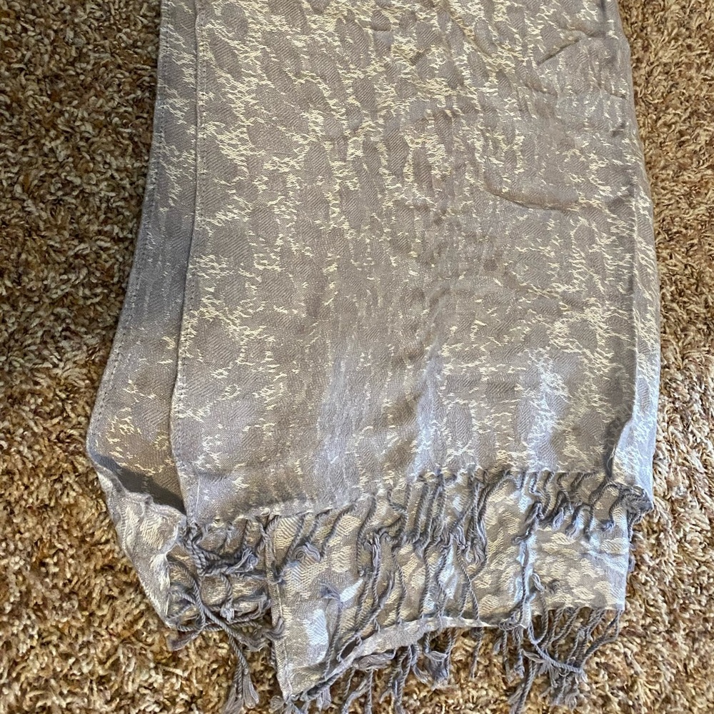 ⭐️5/$15! 8 Scarf Bundle! - Picture 5 of 16